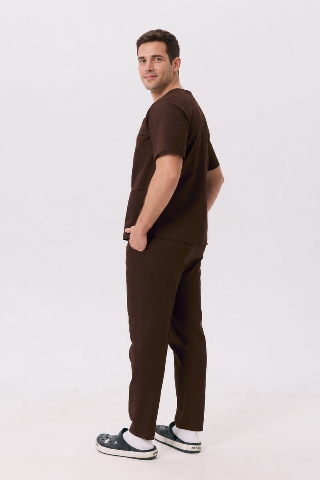 Blusa médica de hombre de algodón Max, color chocolate oscuro, tres cuartos