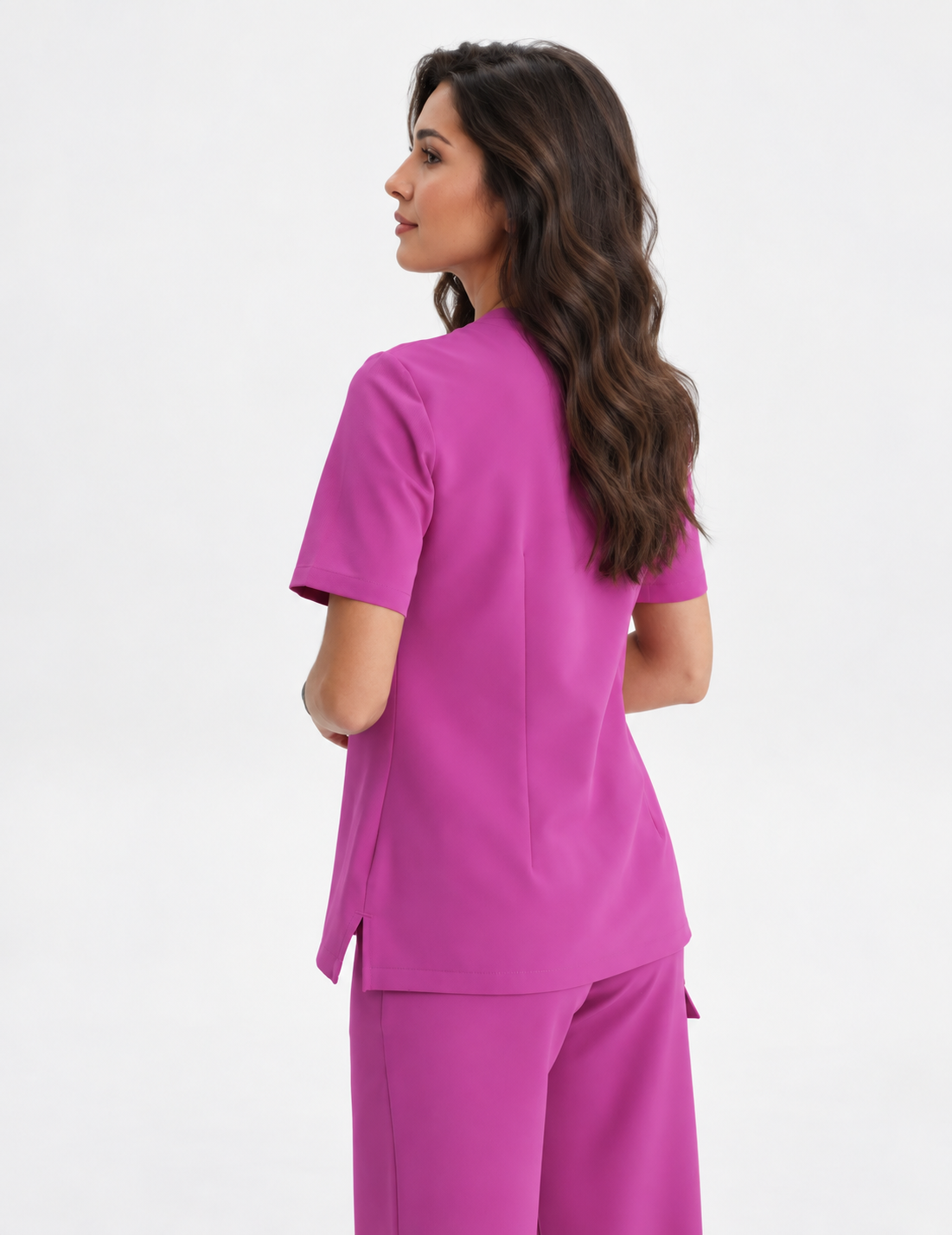 Blusa médica de mujer cuello en V Aura, color amaranto, espalda