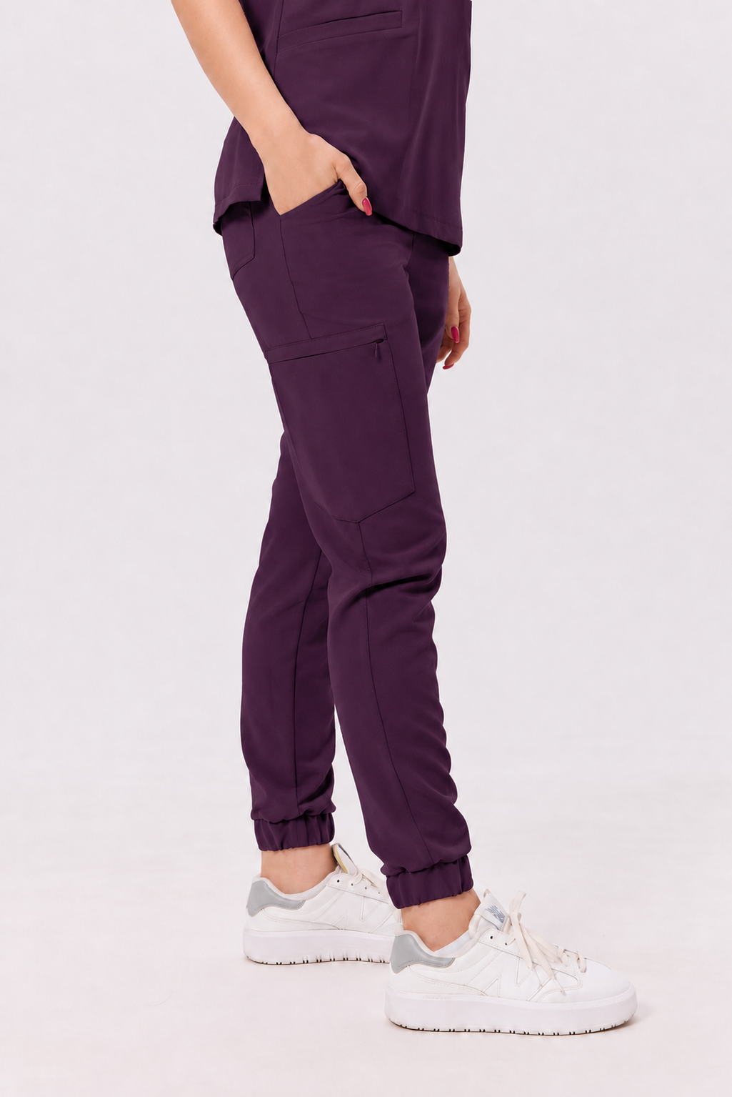 Pantalón médico de mujer jogger Luna, color berenjena, lateral