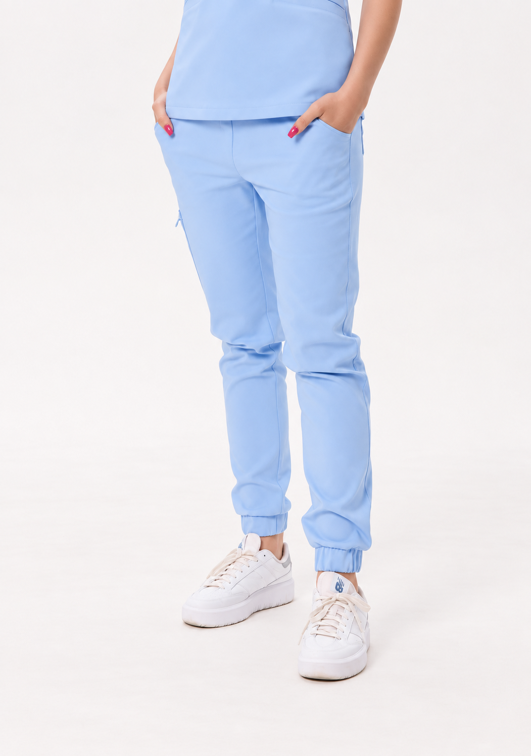 Pantalón médico de mujer jogger Sara, color azul pastel, frente
